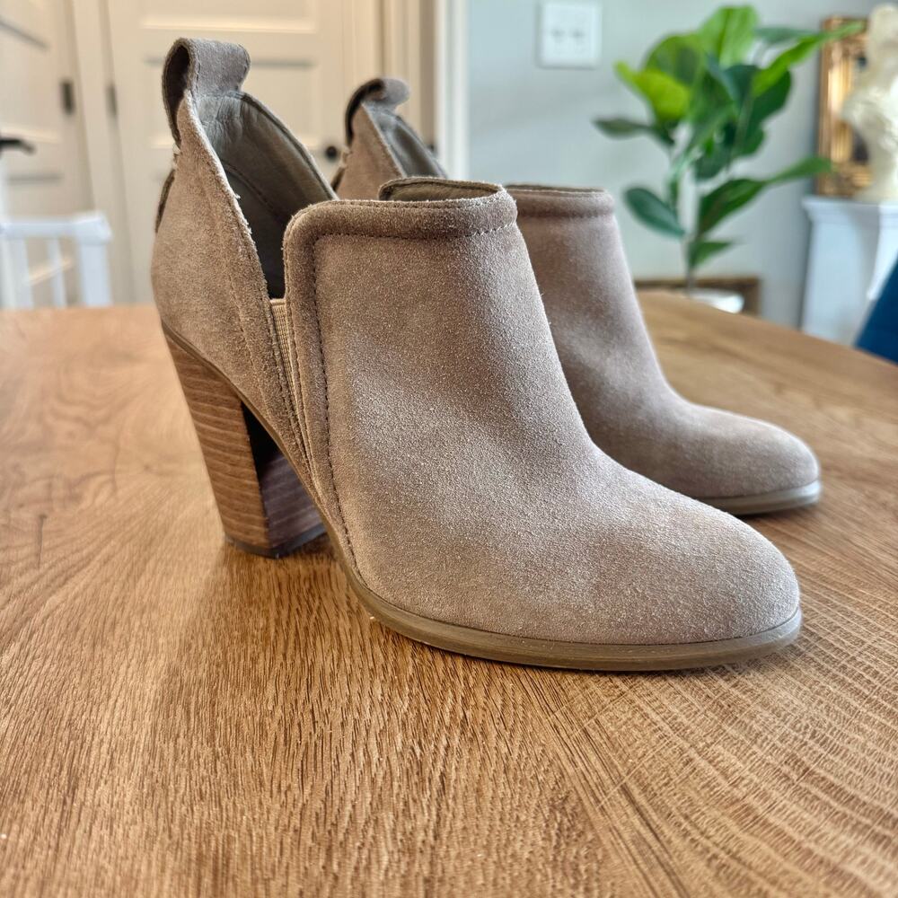 Vince Camuto | Francia Tan Suede Booties | Women’s Size 4.5